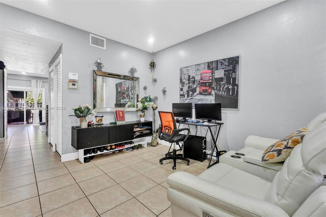 For Sale: $335,000 (3 beds, 2 baths, 1527 Square Feet)