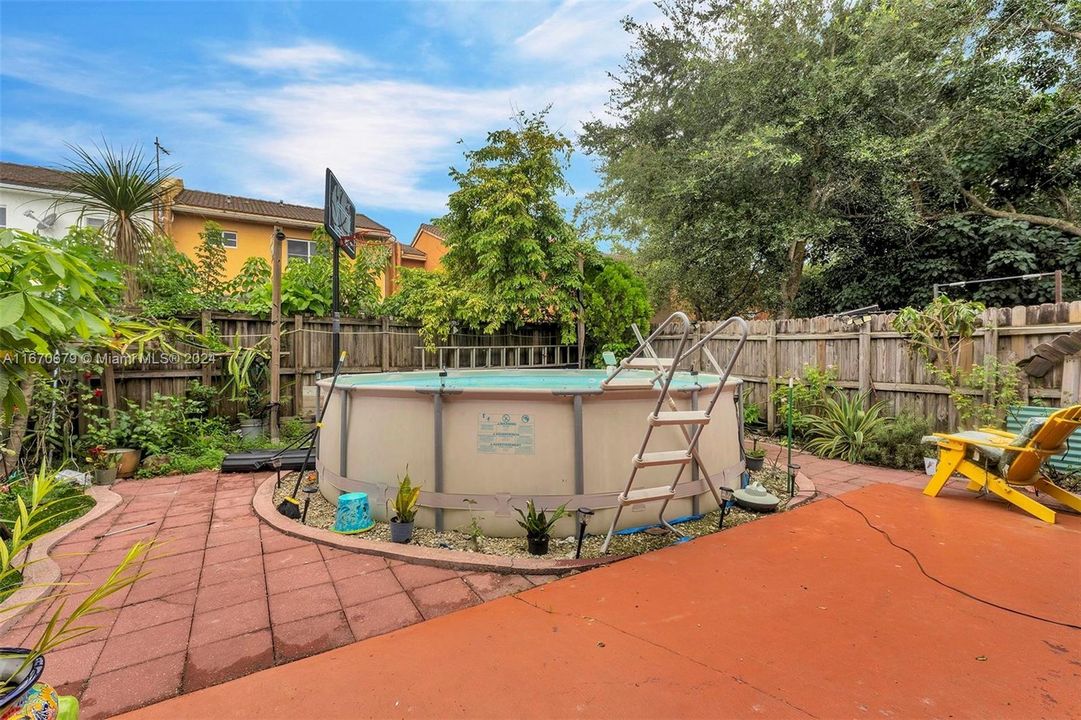 For Sale: $335,000 (3 beds, 2 baths, 1527 Square Feet)