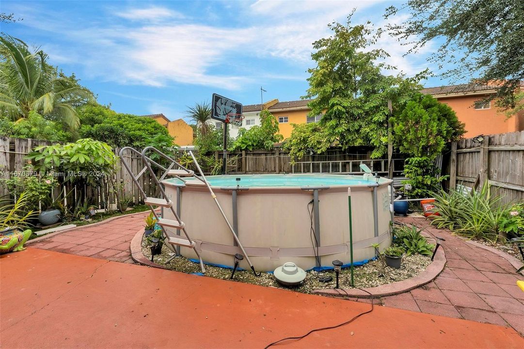 For Sale: $335,000 (3 beds, 2 baths, 1527 Square Feet)