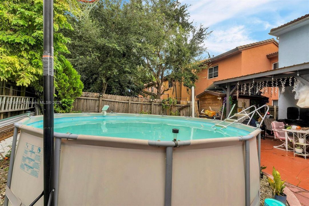 For Sale: $335,000 (3 beds, 2 baths, 1527 Square Feet)