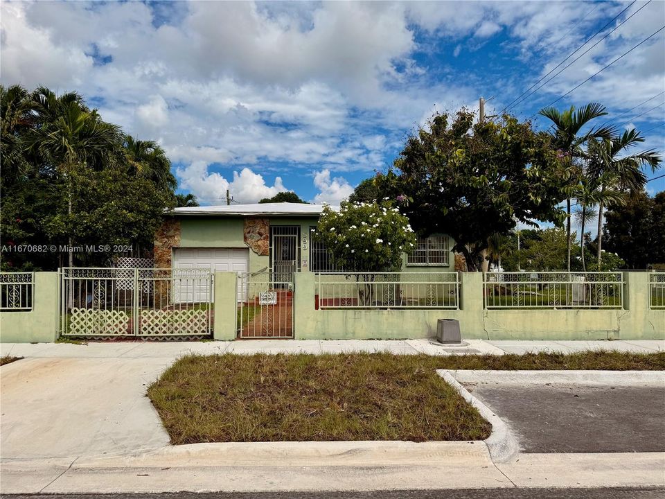 For Sale: $575,000 (3 beds, 2 baths, 1678 Square Feet)