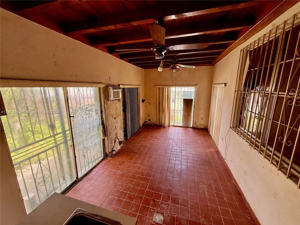 En Venta: $575,000 (3 camas, 2 baños, 1678 Pies cuadrados)