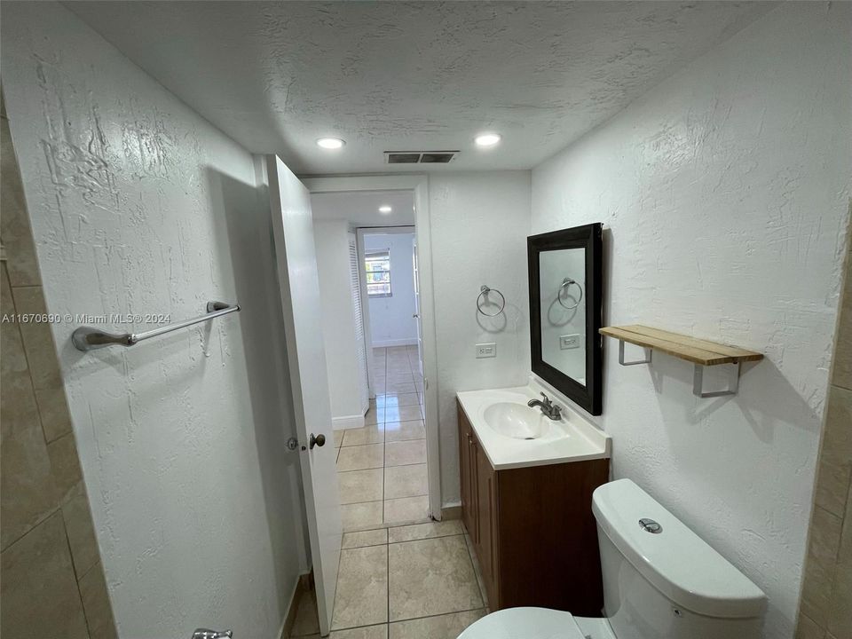 For Sale: $329,000 (2 beds, 2 baths, 847 Square Feet)