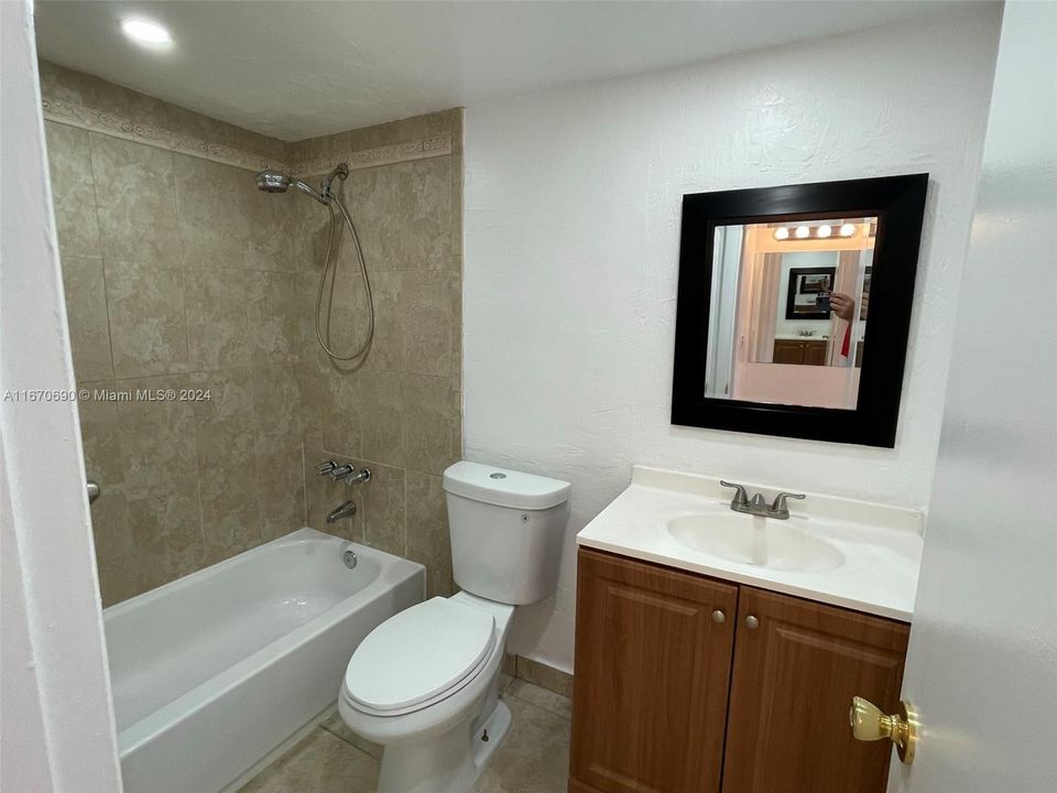 For Sale: $329,000 (2 beds, 2 baths, 847 Square Feet)