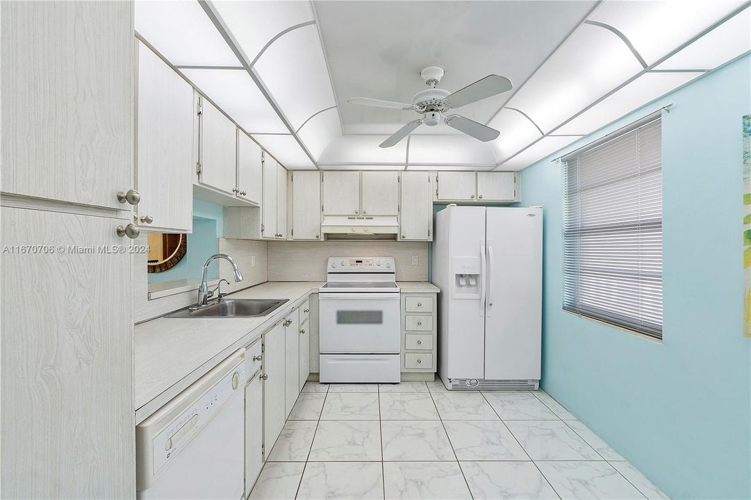 For Sale: $240,000 (2 beds, 2 baths, 1190 Square Feet)