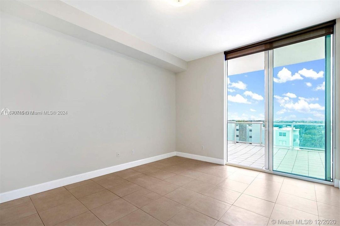 Active With Contract: $2,700 (1 beds, 1 baths, 694 Square Feet)