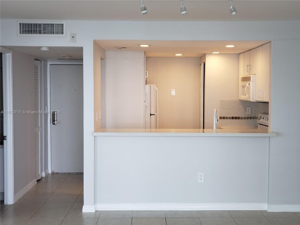 For Rent: $2,650 (1 beds, 1 baths, 768 Square Feet)