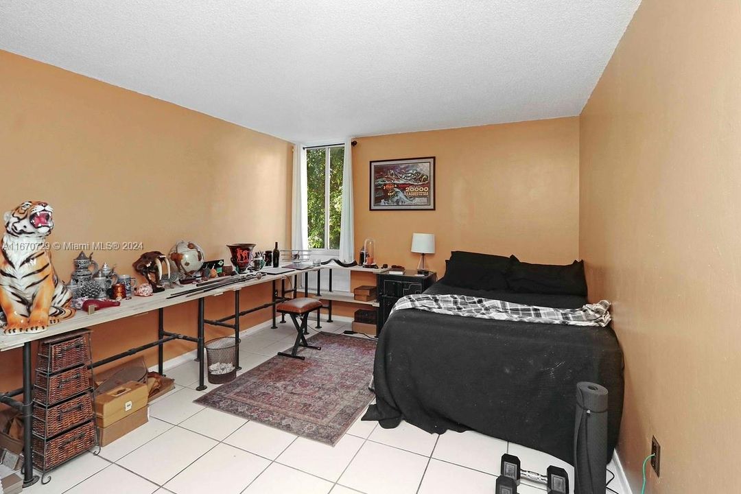 For Sale: $255,000 (1 beds, 1 baths, 776 Square Feet)