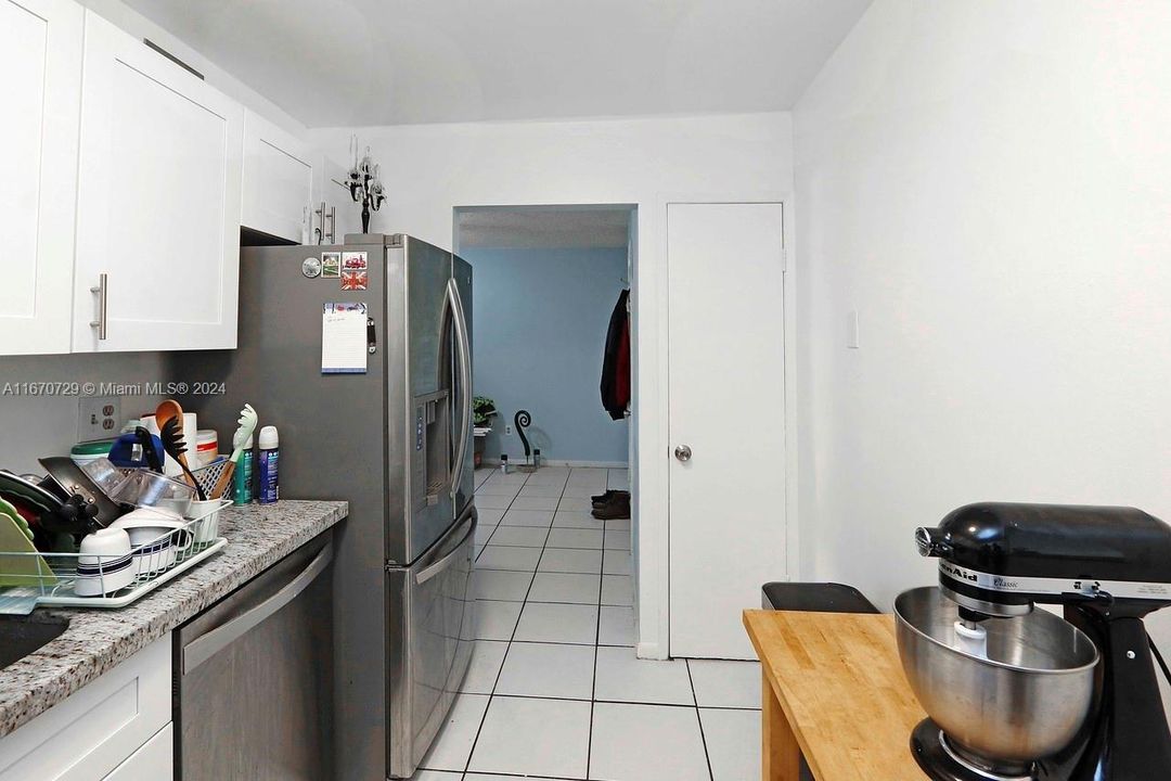 For Sale: $255,000 (1 beds, 1 baths, 776 Square Feet)