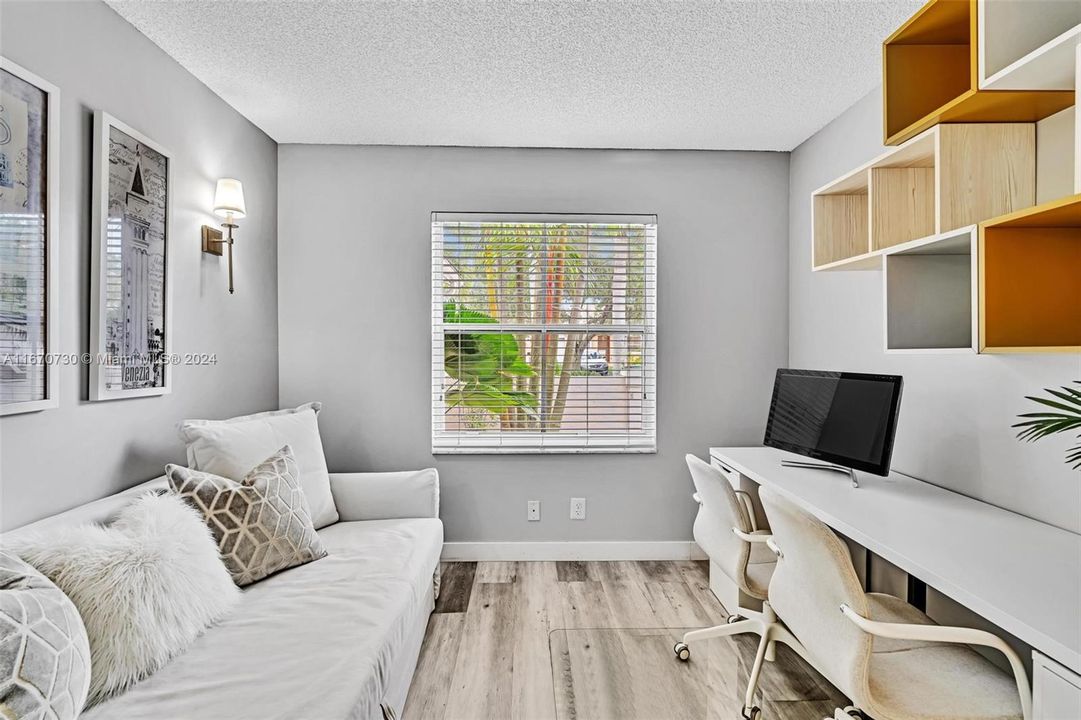 For Sale: $579,900 (2 beds, 2 baths, 1261 Square Feet)