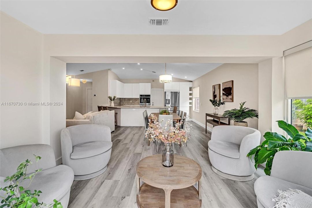 For Sale: $579,900 (2 beds, 2 baths, 1261 Square Feet)