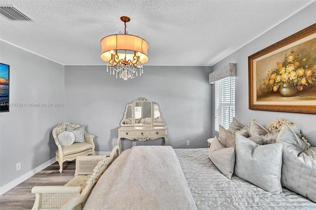 For Sale: $579,900 (2 beds, 2 baths, 1261 Square Feet)