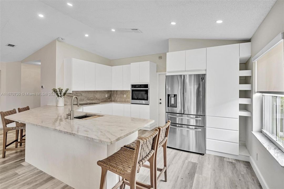 For Sale: $579,900 (2 beds, 2 baths, 1261 Square Feet)