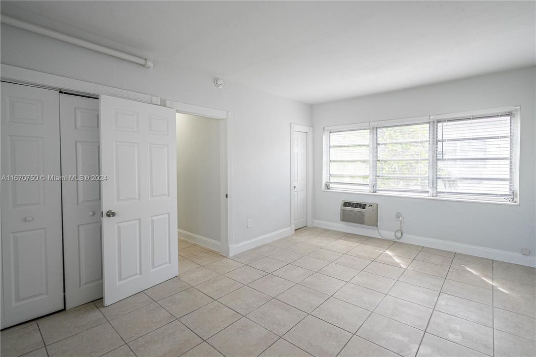 For Rent: $1,900 (1 beds, 2 baths, 800 Square Feet)