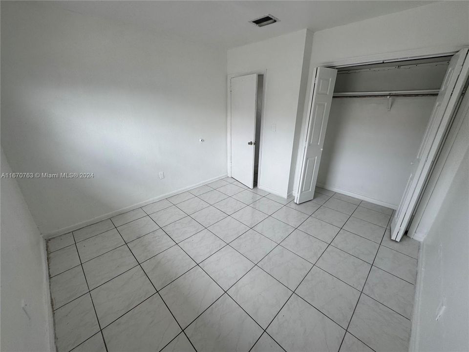 For Rent: $2,100 (2 beds, 1 baths, 700 Square Feet)