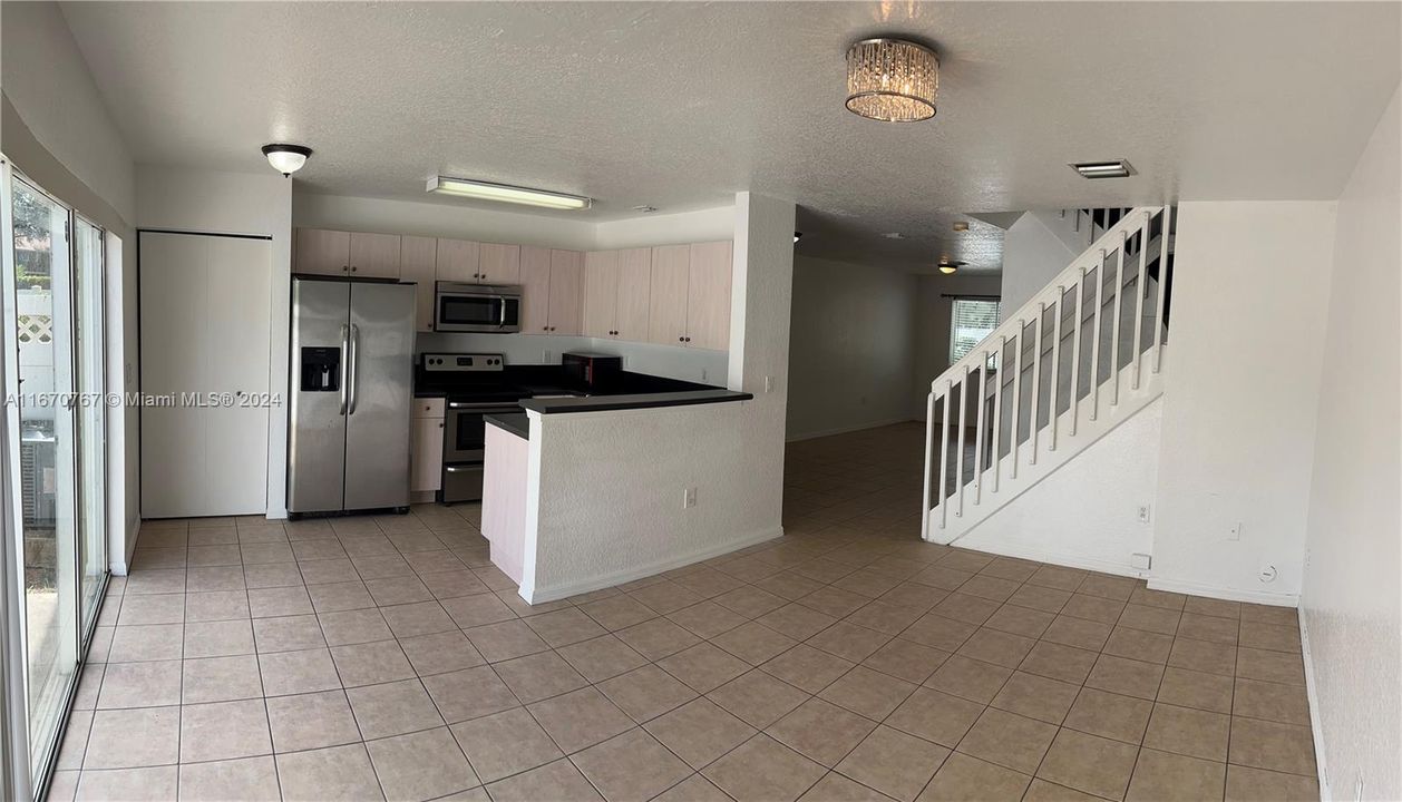 For Rent: $2,595 (3 beds, 2 baths, 1440 Square Feet)