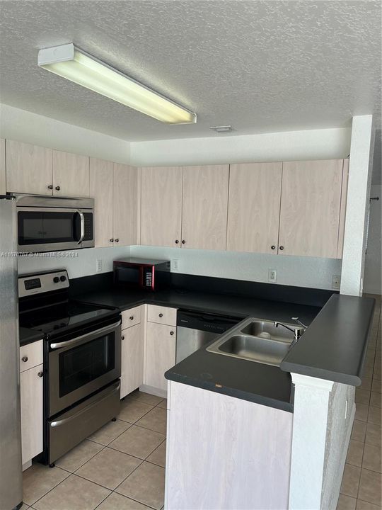 For Rent: $2,595 (3 beds, 2 baths, 1440 Square Feet)