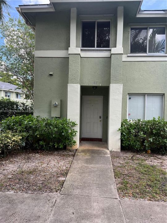 For Rent: $2,595 (3 beds, 2 baths, 1440 Square Feet)