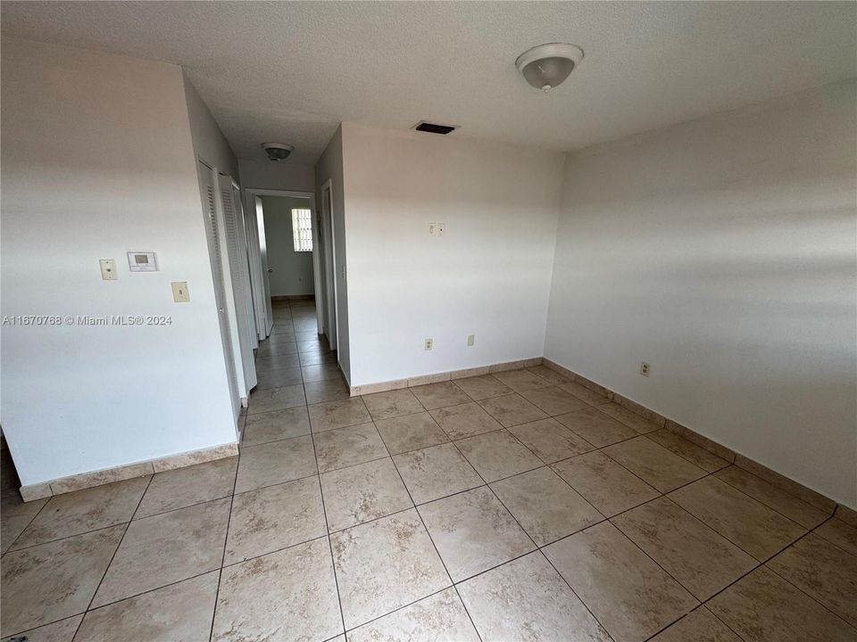 For Rent: $2,200 (2 beds, 1 baths, 4560 Square Feet)