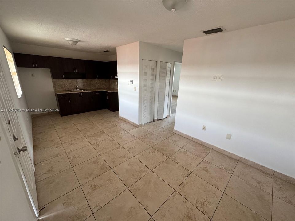 For Rent: $2,200 (2 beds, 1 baths, 4560 Square Feet)