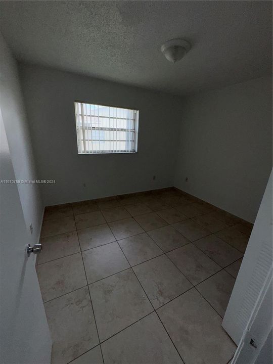 For Rent: $2,200 (2 beds, 1 baths, 4560 Square Feet)