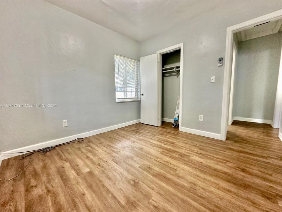 For Rent: $1,675 (1 beds, 1 baths, 1242 Square Feet)