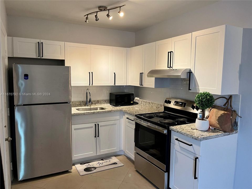 For Rent: $1,625 (1 beds, 1 baths, 548 Square Feet)