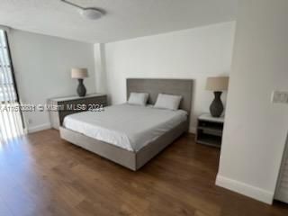 For Sale: $248,000 (1 beds, 1 baths, 741 Square Feet)