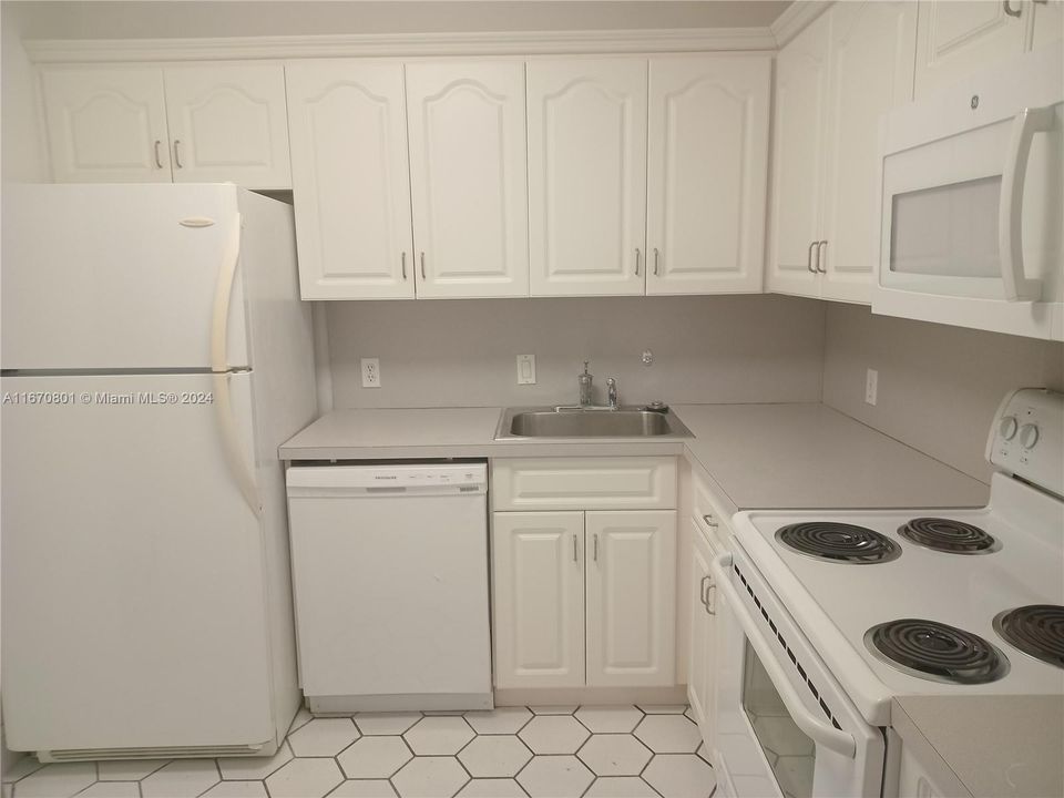 For Sale: $248,000 (1 beds, 1 baths, 741 Square Feet)