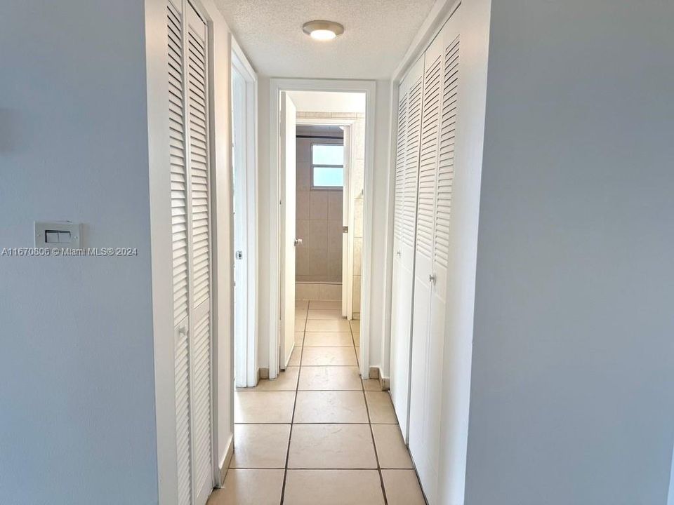 Active With Contract: $1,750 (1 beds, 1 baths, 598 Square Feet)