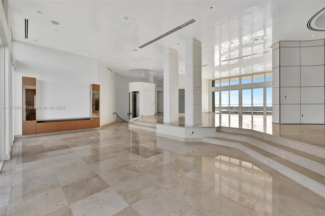 For Sale: $6,950,000 (6 beds, 8 baths, 9100 Square Feet)