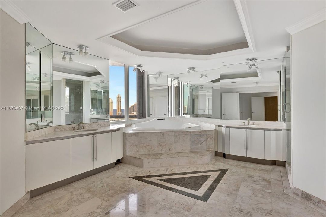 For Sale: $6,950,000 (6 beds, 8 baths, 9100 Square Feet)