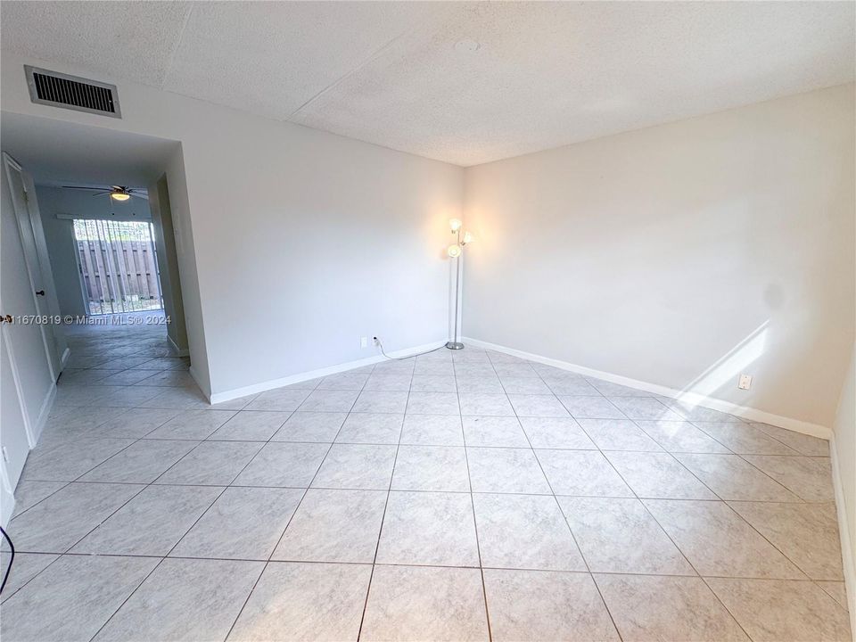 For Sale: $220,000 (2 beds, 1 baths, 1224 Square Feet)