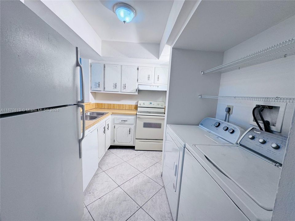 For Sale: $220,000 (2 beds, 1 baths, 1224 Square Feet)