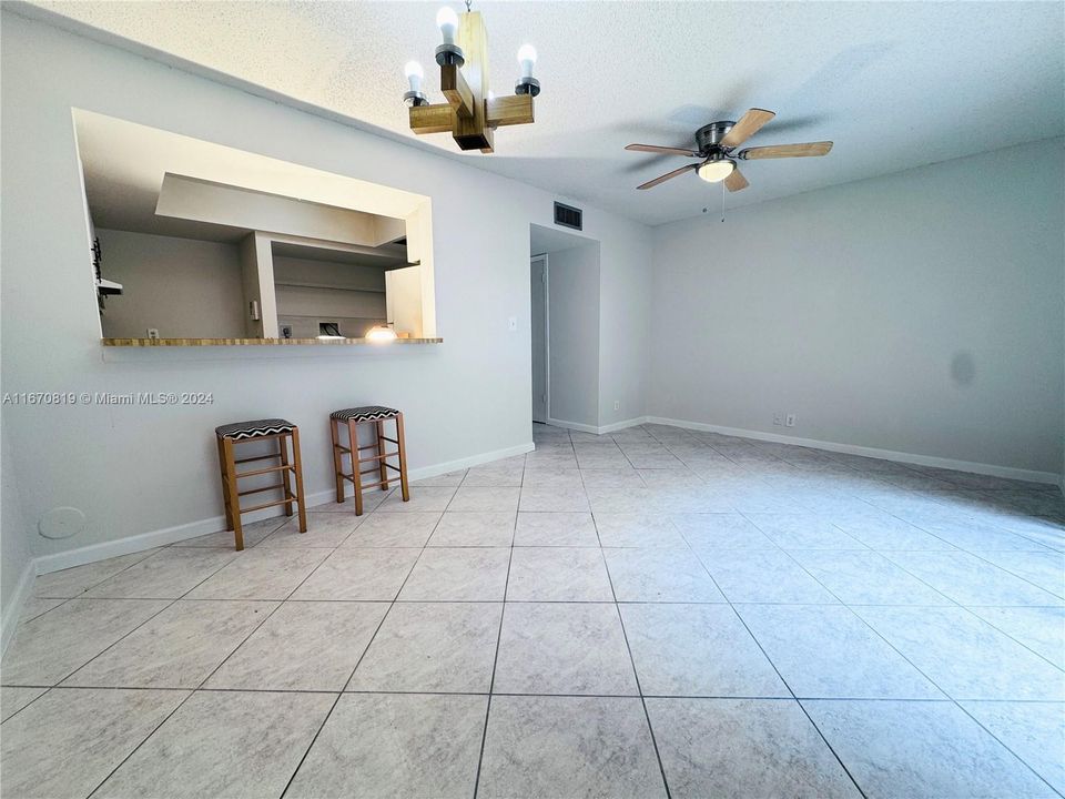 For Sale: $220,000 (2 beds, 1 baths, 1224 Square Feet)