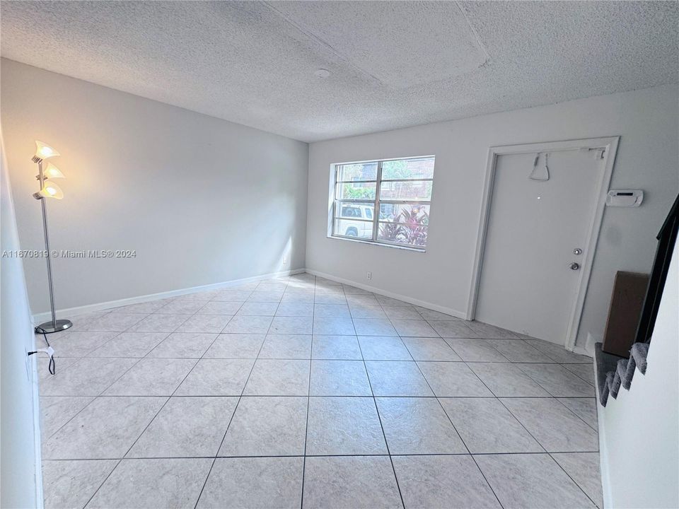 For Sale: $220,000 (2 beds, 1 baths, 1224 Square Feet)