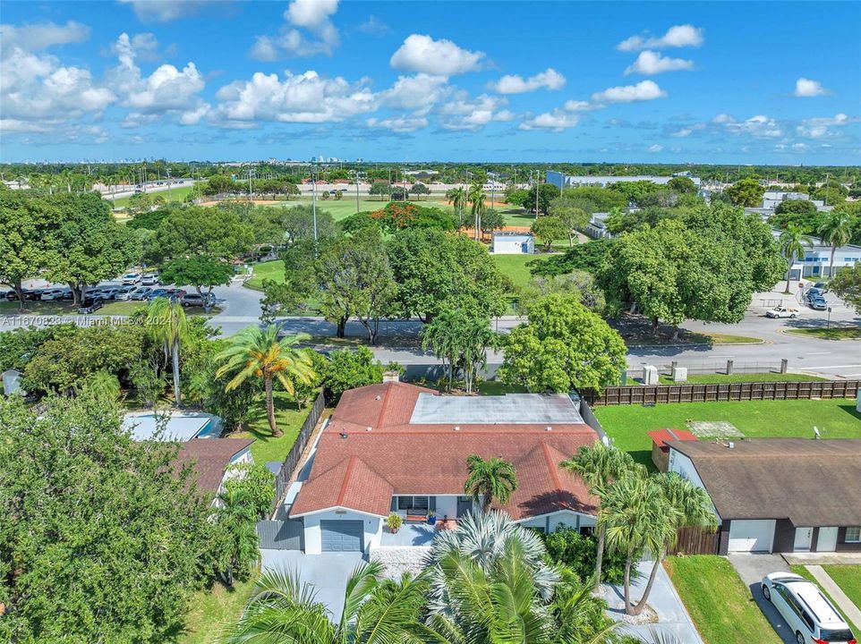 For Sale: $760,000 (4 beds, 2 baths, 2403 Square Feet)