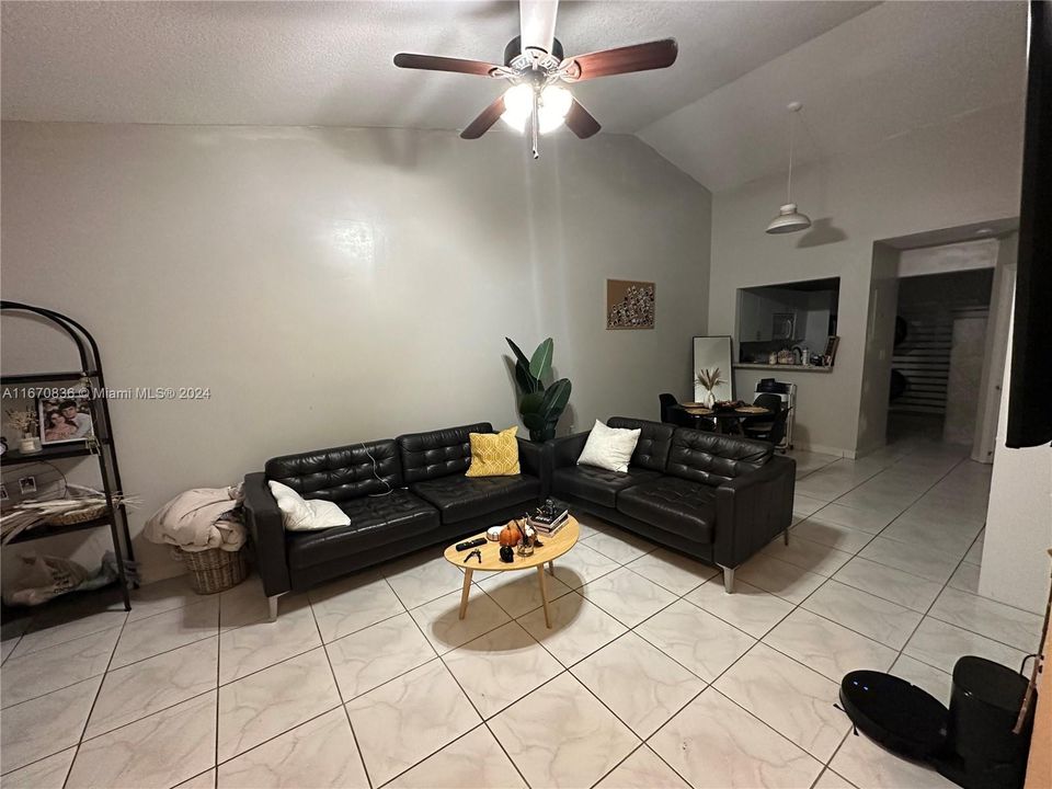 For Rent: $2,800 (2 beds, 2 baths, 1010 Square Feet)