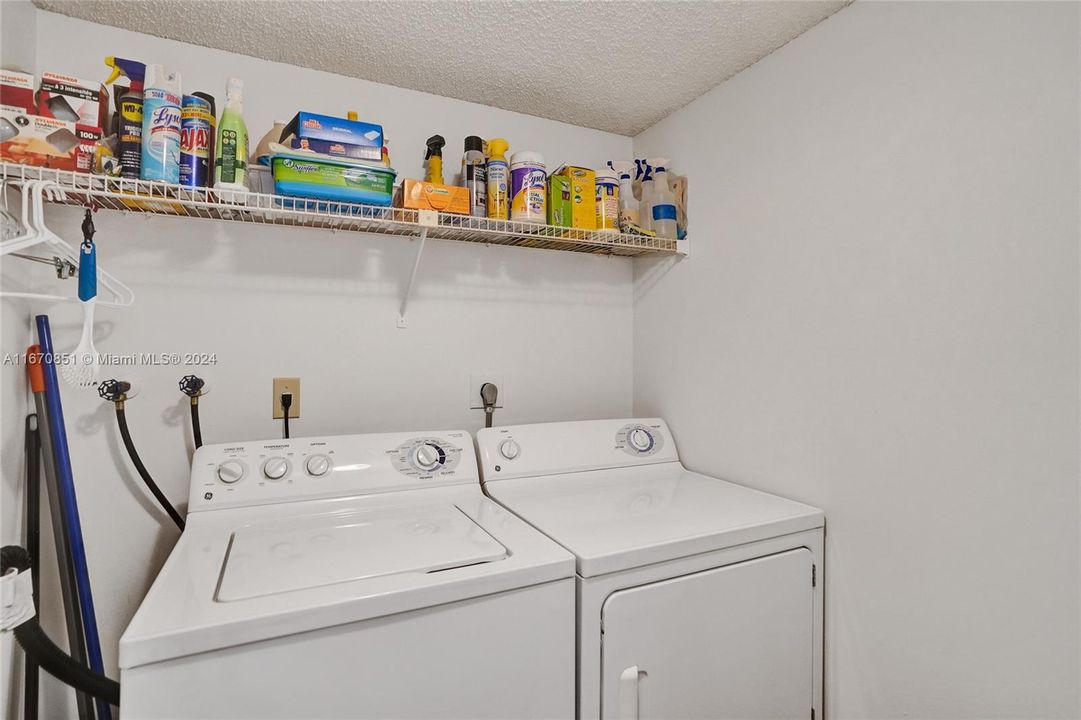 For Sale: $265,000 (2 beds, 2 baths, 1222 Square Feet)