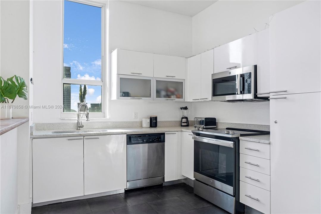 For Sale: $530,000 (2 beds, 2 baths, 1185 Square Feet)