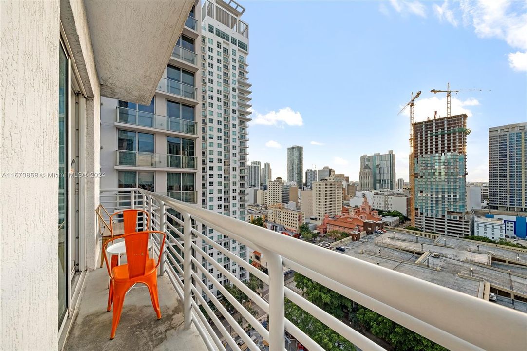 For Sale: $530,000 (2 beds, 2 baths, 1185 Square Feet)