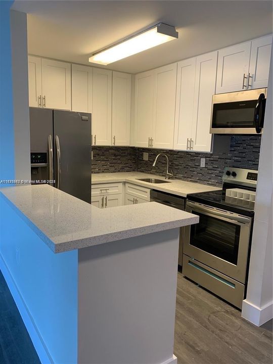 For Rent: $2,350 (2 beds, 2 baths, 896 Square Feet)