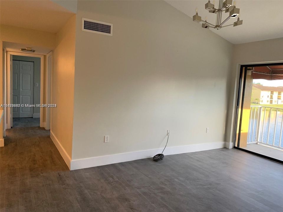 For Rent: $2,350 (2 beds, 2 baths, 896 Square Feet)