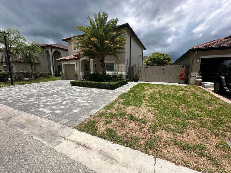 For Sale: $850,000 (4 beds, 2 baths, 1954 Square Feet)