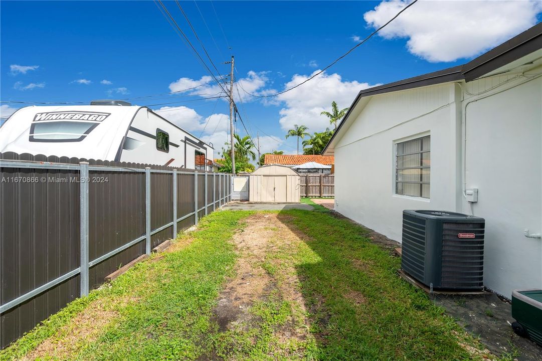 For Sale: $699,999 (4 beds, 2 baths, 1974 Square Feet)