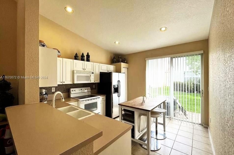 For Rent: $2,995 (3 beds, 2 baths, 1288 Square Feet)