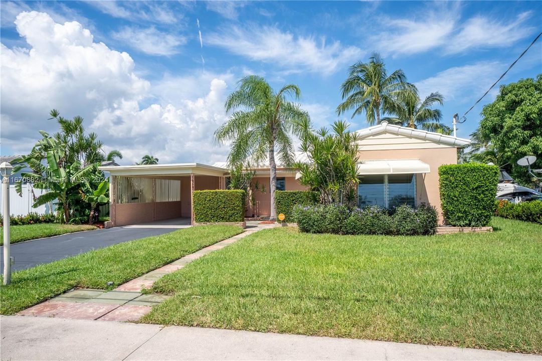 For Sale: $850,000 (3 beds, 2 baths, 1374 Square Feet)