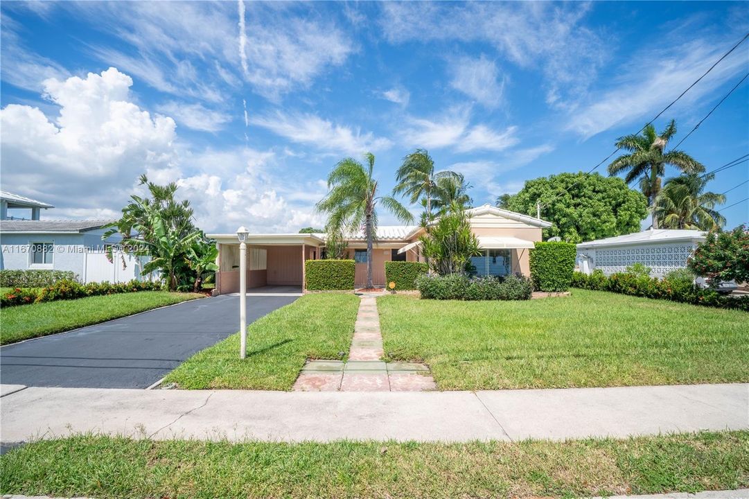 For Sale: $850,000 (3 beds, 2 baths, 1374 Square Feet)