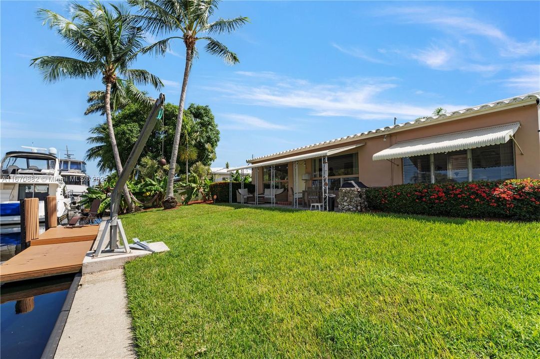 For Sale: $850,000 (3 beds, 2 baths, 1374 Square Feet)