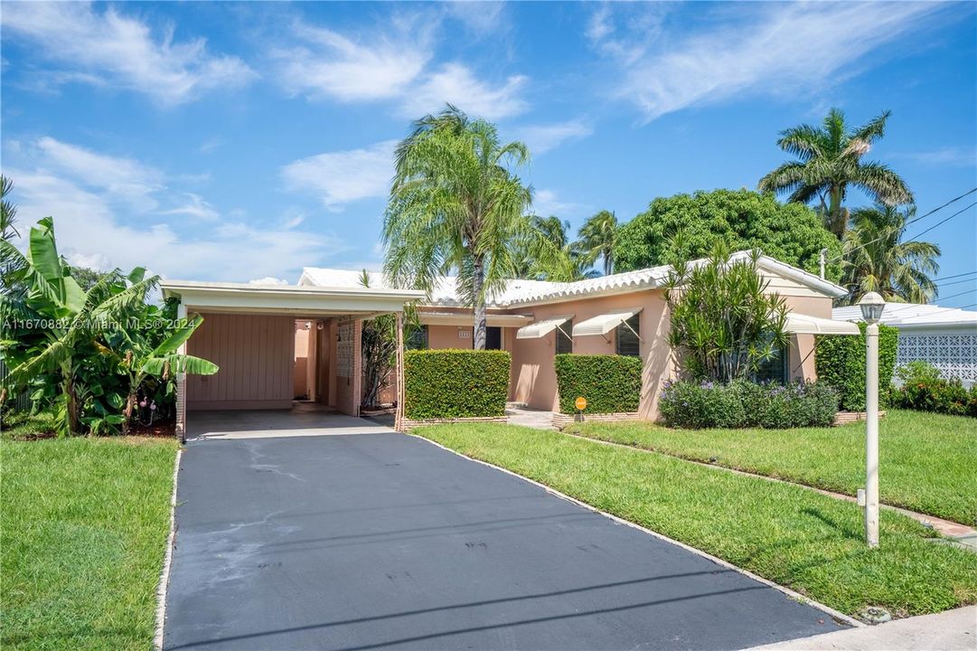 For Sale: $850,000 (3 beds, 2 baths, 1374 Square Feet)